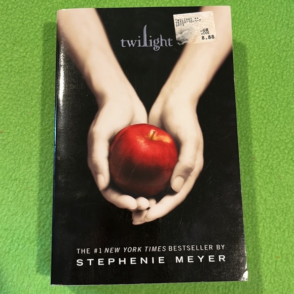 Stephanie Meyer Twilight & New Moon Softcover Books - Picture 2 of 4